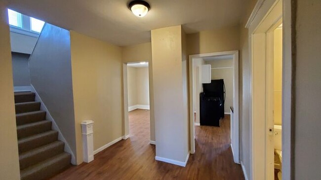 Building Photo - Newly Remodeled 4 Bedroom 3 story 1800 Sq ...