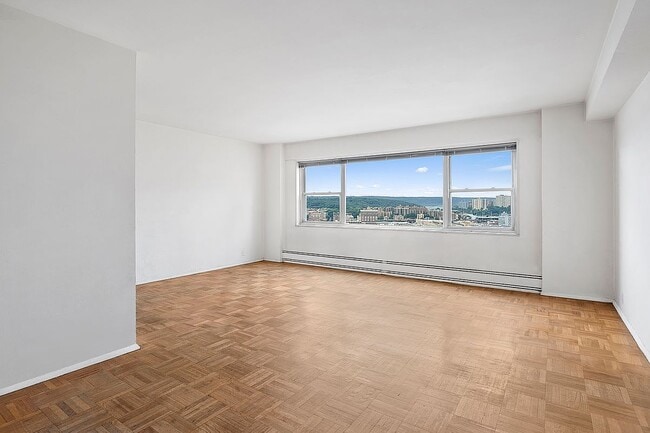 Foto del edificio - 2 Fordham Hill Oval