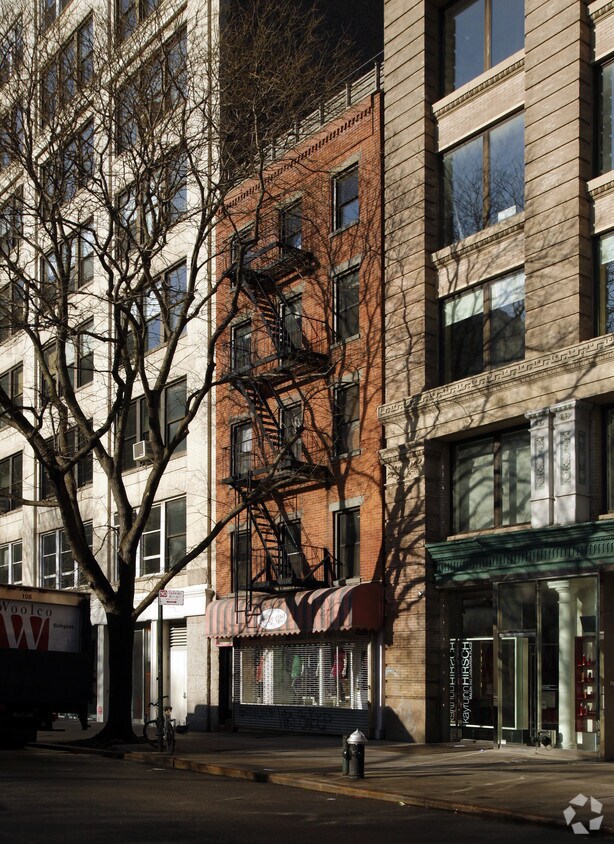 Foto del edificio - 540 LaGuardia Pl