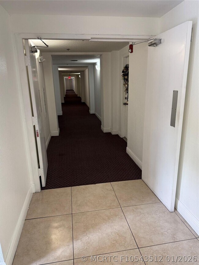 Building Photo - 9300 Fontainebleau Blvd