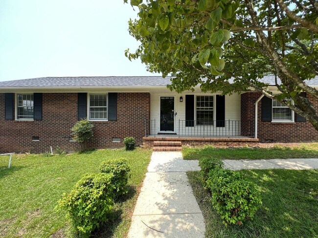 Building Photo - 3 Bed 2 Bath College Lakes Home with Fence...