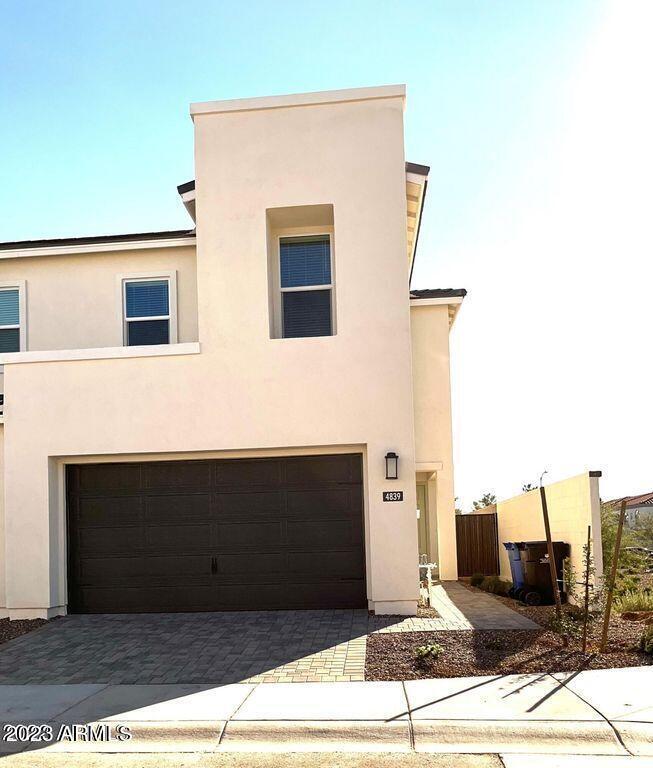Primary Photo - 4863 E Village Dr