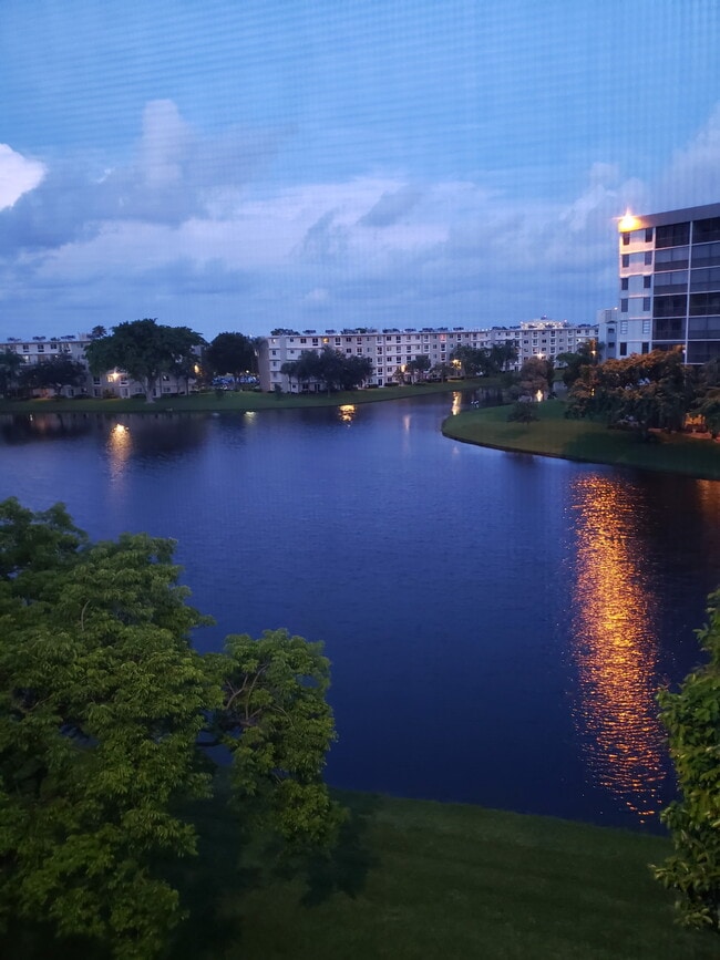 Lake view - 2222 N Cypress Bend Dr Apartment