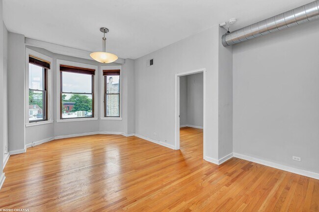 Foto del edificio - Spacious 2 Bed 2 Bath in the Lincoln park area