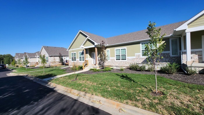 Primary Photo - 4 bed 3 bath 2 car garage all maintenance ...