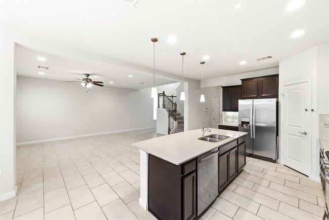 Building Photo - 9415 Tanager Way