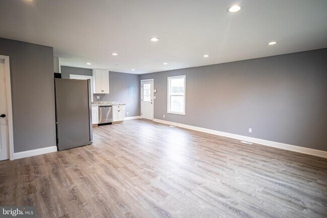 Building Photo - 91 Dale Dr