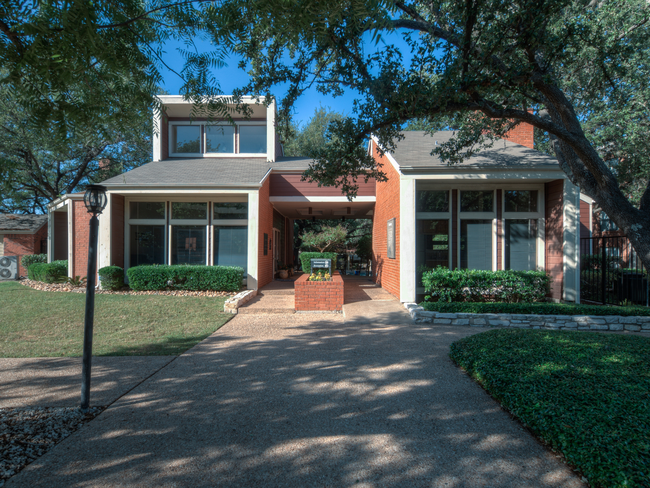 Leasing Office - Woodchase Apartments