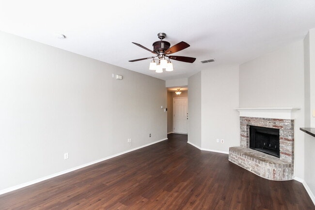 Building Photo - 1124 Sandalwood Dr