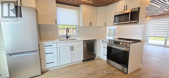 Photo du bâtiment - 857-857 Dundas St