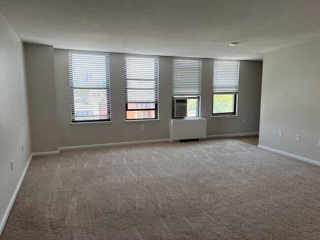 Building Photo - 967 Asylum Ave