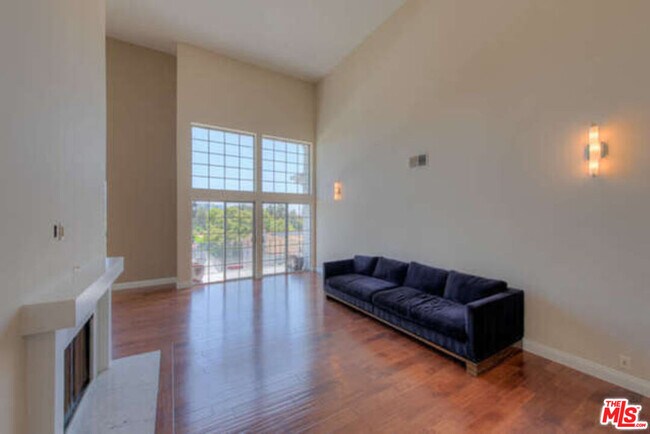 Foto del edificio - 100 N Wetherly Dr
