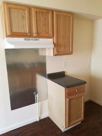 Building Photo - 2037 Vanderbilt Ct