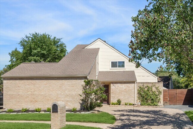 Building Photo - 1311 Ambergate Dr
