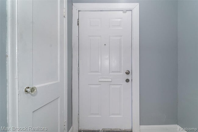 Building Photo - 9327 Schaefer Hwy