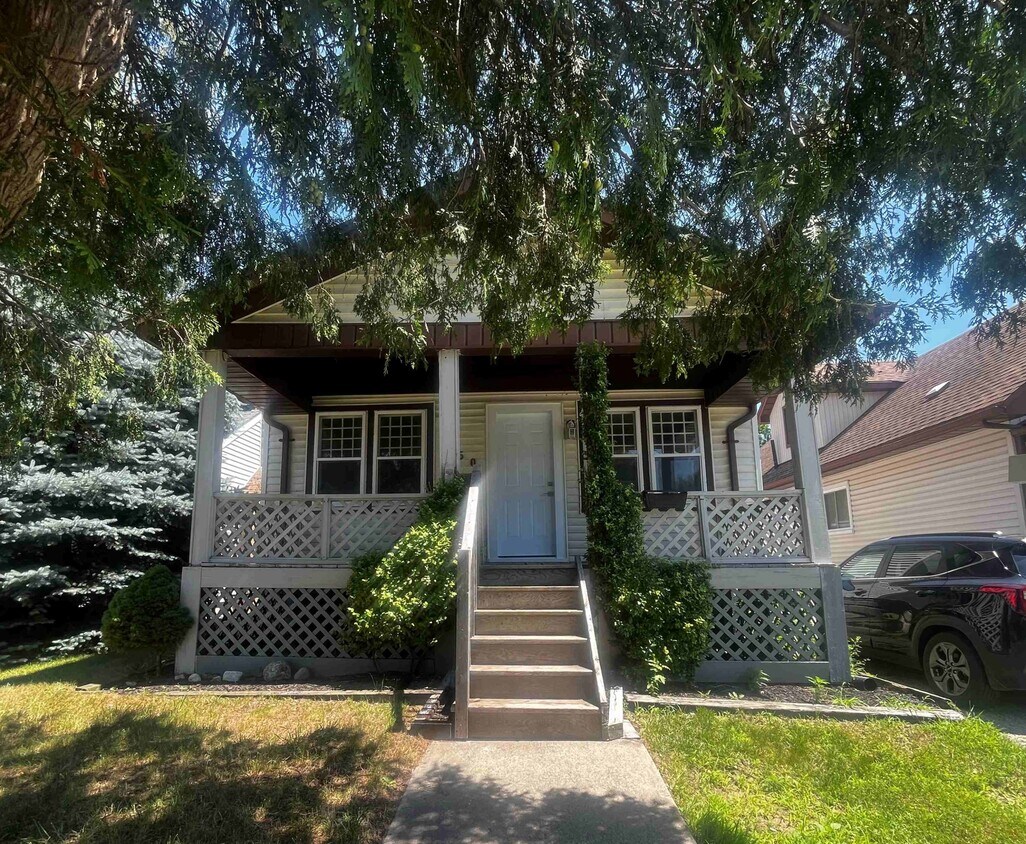 Primary Photo - 350 Russell St N