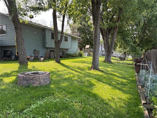 Foto del edificio - 9055 Forestview Ln N