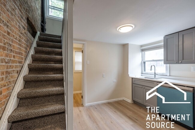 Photo - 1501 W Fullerton Ave Apartment