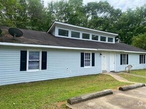 Building Photo - 100 Sayemore Dr