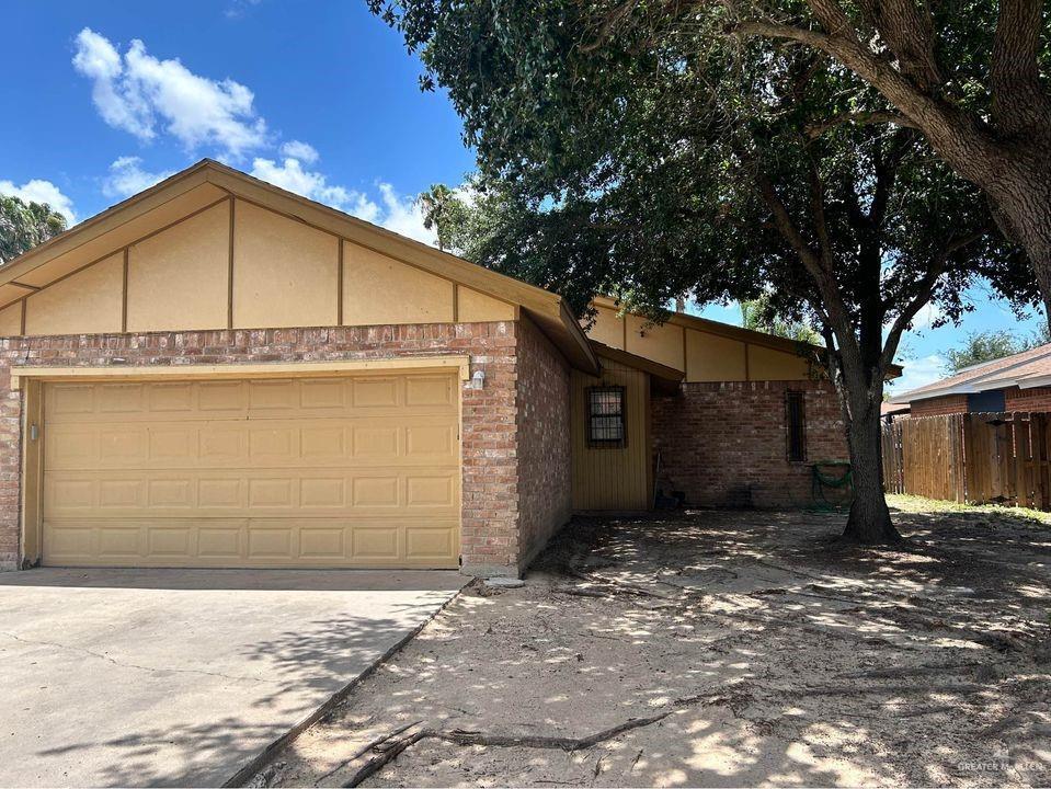 Foto principal - 2432 W Iris Ave