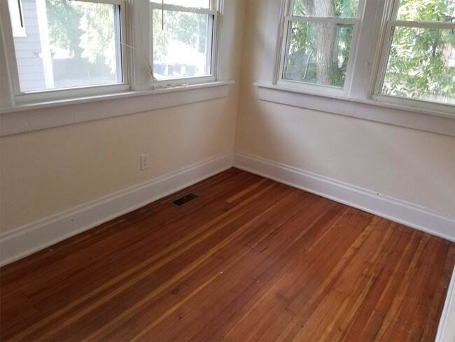 Building Photo - 415 E 13th Ave