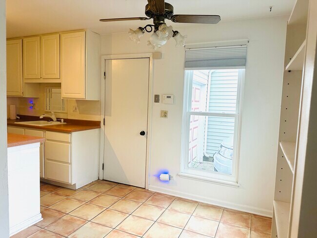 Foto del edificio - 1021 Perry Dr