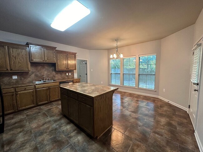 Foto del edificio - 15047 Creekside Dr