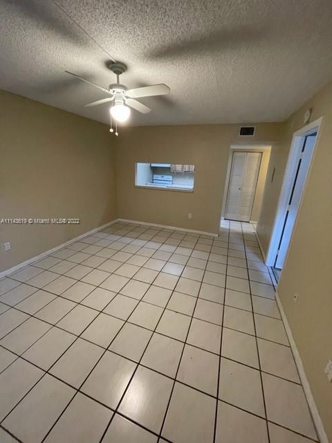 Foto del edificio - 6031 Shaker Wood Cir