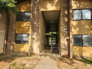 Building Photo - 7084 Wildwood Cir