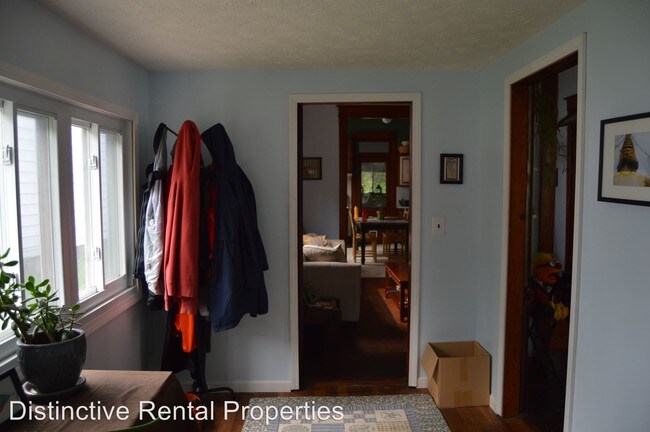 Building Photo - 2 br, 1 bath House - 1615 Ferry St.