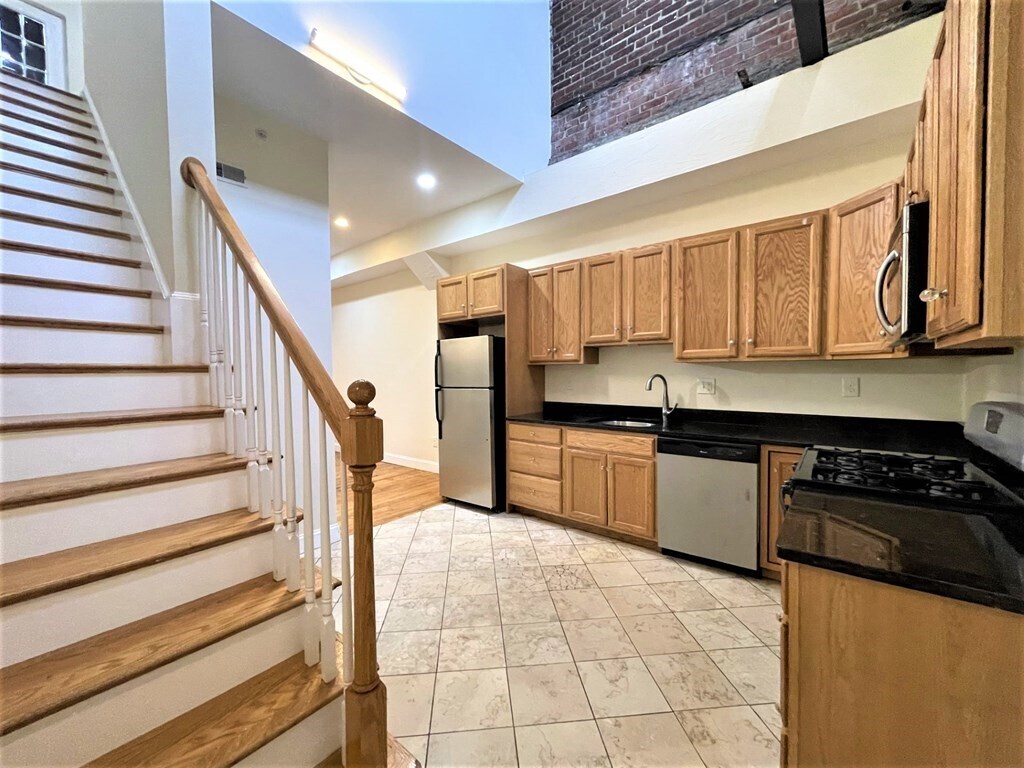 Foto principal - 62 Pleasant St