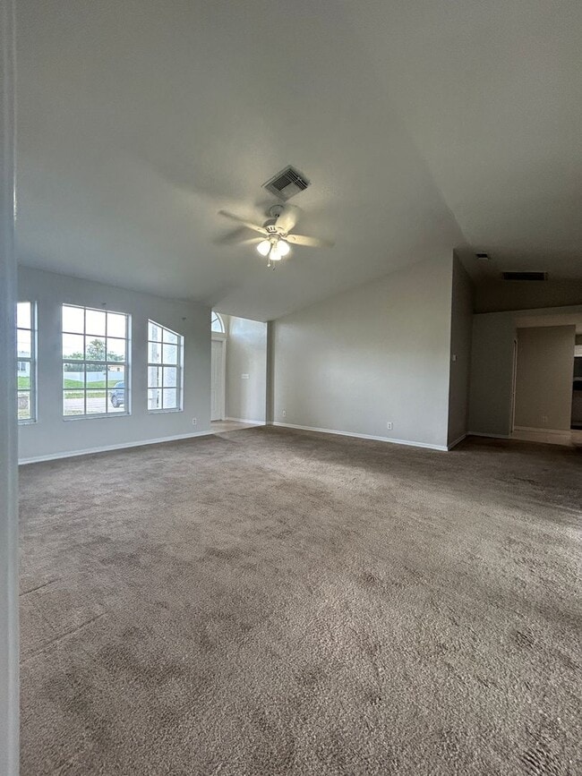 Building Photo - 3 Bedroom 2 Bath 2 Car Garage In Cape Coral!