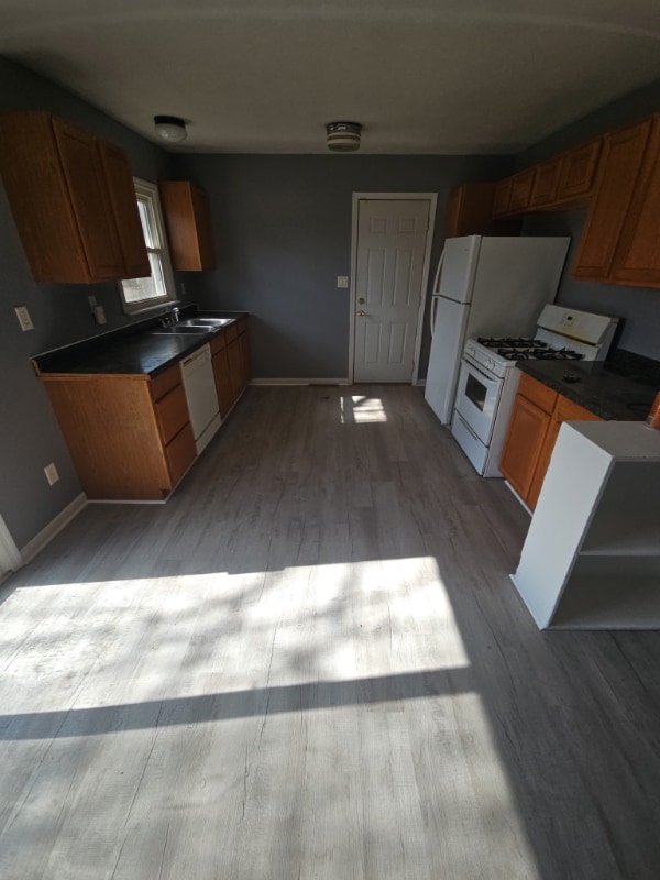 Building Photo - 2214 W Arrowhead Ln