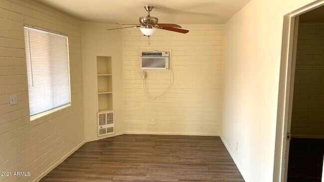 Building Photo - 623 S Country Club Dr