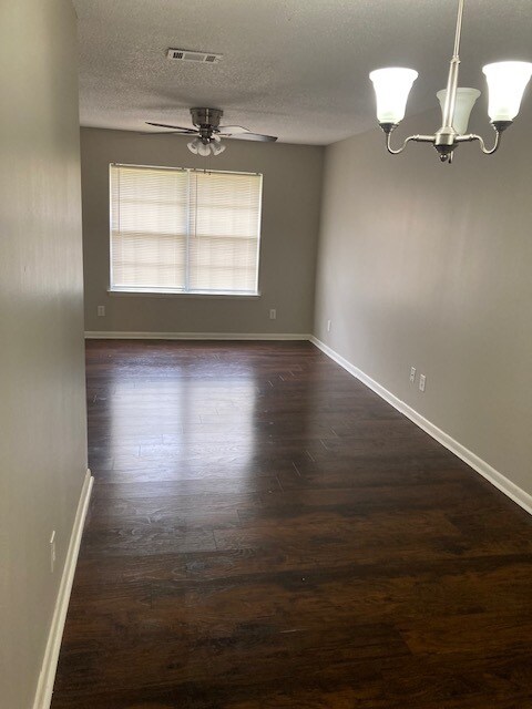 Building Photo - 105 Berkshire Cir