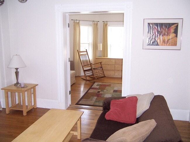 Building Photo - 474 Main St