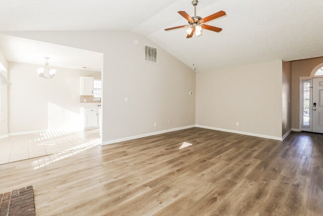 Building Photo - 939 Maple Leaf Ridge