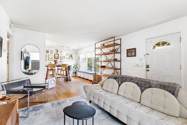 Foto del edificio - 230 Brettonwood Dr