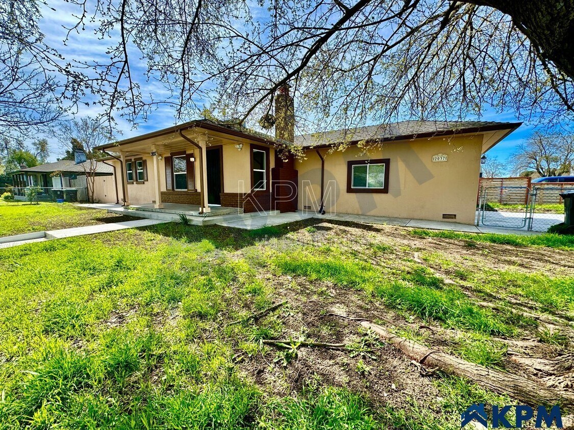 Foto principal - 2037 Lake Dr