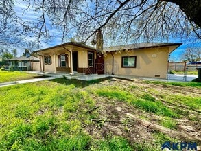 Building Photo - 2037 Lake Dr