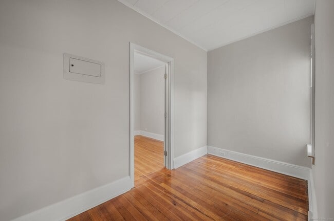 Foto del edificio - 245 Willetts Ave