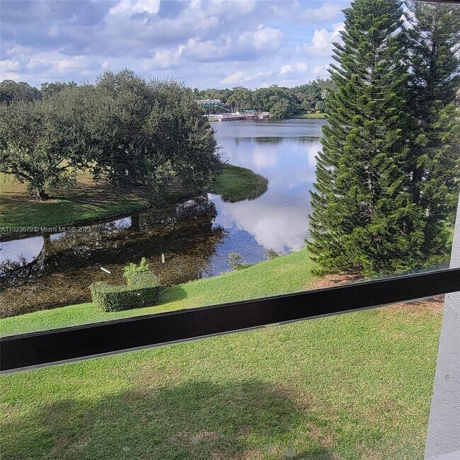 Foto del edificio - 9470 Poinciana Pl
