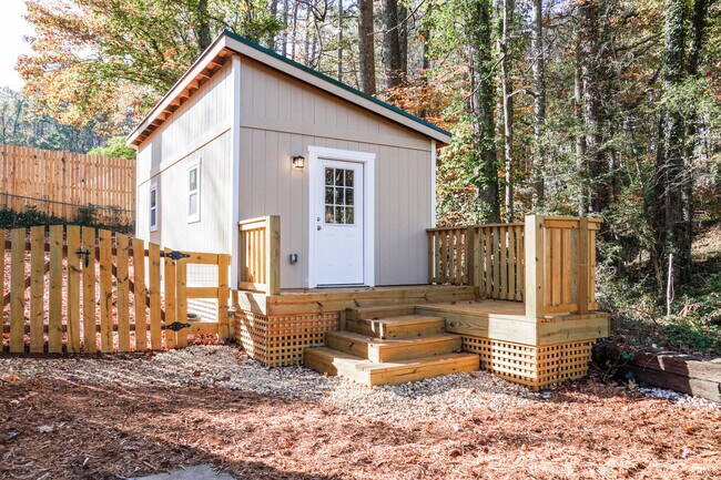 Cobertizo de almacenamiento - 1689 Timber Lake Rd NW