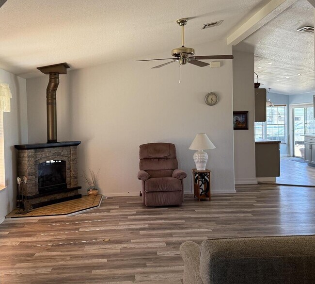 Building Photo - 30909 Fort Apache Dr