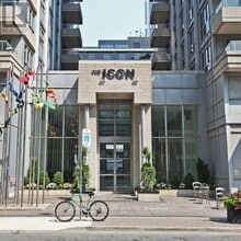 Building Photo - 250 Wellington St W