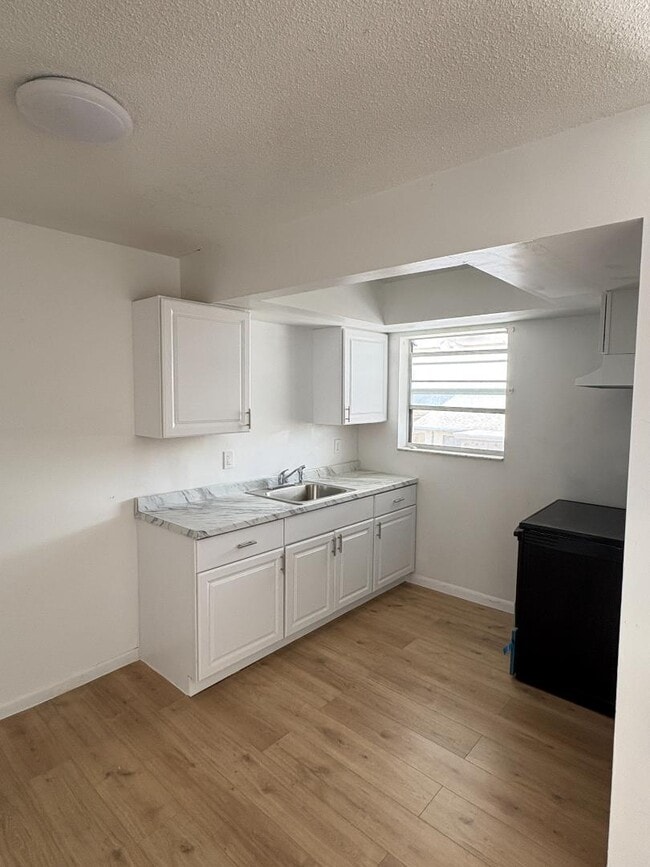 Photo - 1406 Barton Rd Apartment