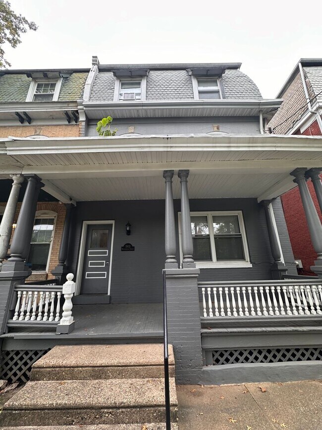Building Photo - 2 Bedroom, 1 Bath apartment