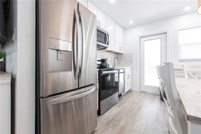 Building Photo - 6020 Midnight Pass Rd