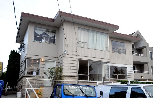 Foto del edificio - 6011 California Ave SW