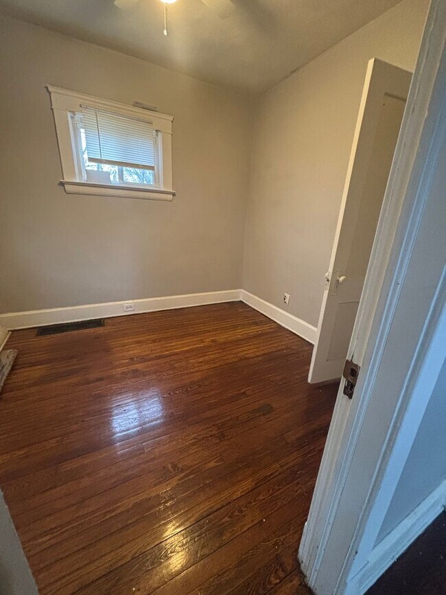 Foto del edificio - 3470 E 125th St